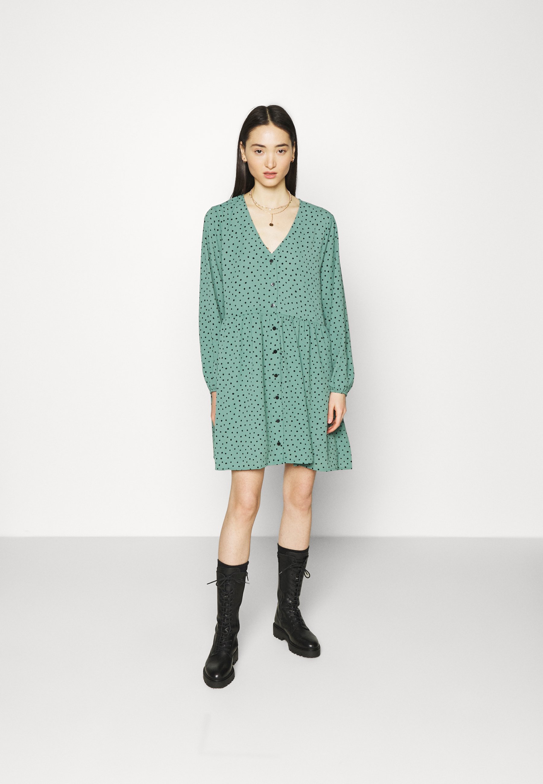 Monki Day dress - green irrydot/green 