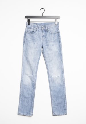 Ljusblå denimjeans med rak bendesign, frampocket och ett litet slitet område vid höger knä.