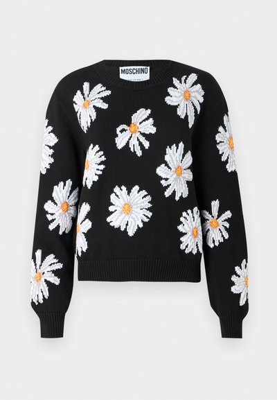 Schwarzer gestrickter Pullover mit weißen Gänseblümchen-Designs und orangenen Zentren. Gerippte Bündchen und Saum, runder Halsausschnitt und verkürzte Silhouette.