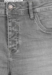 Sublevel BERMUDA -MIT UMGESCHLAGENEM SAUM - Jeans Shorts - grau