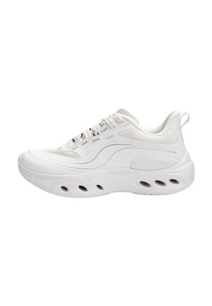 Witte sportieve sneaker met dikke zool met ovale uitsparingen, vetersluiting, bovenwerk van mesh en synthetisch materiaal, en trekkoord aan de hiel.