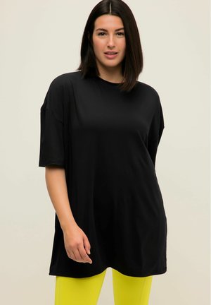 Studio Untold OVERSIZED RÜCKEN-STATEMENT RUNDHALS HALBARM - Print T-shirt - black