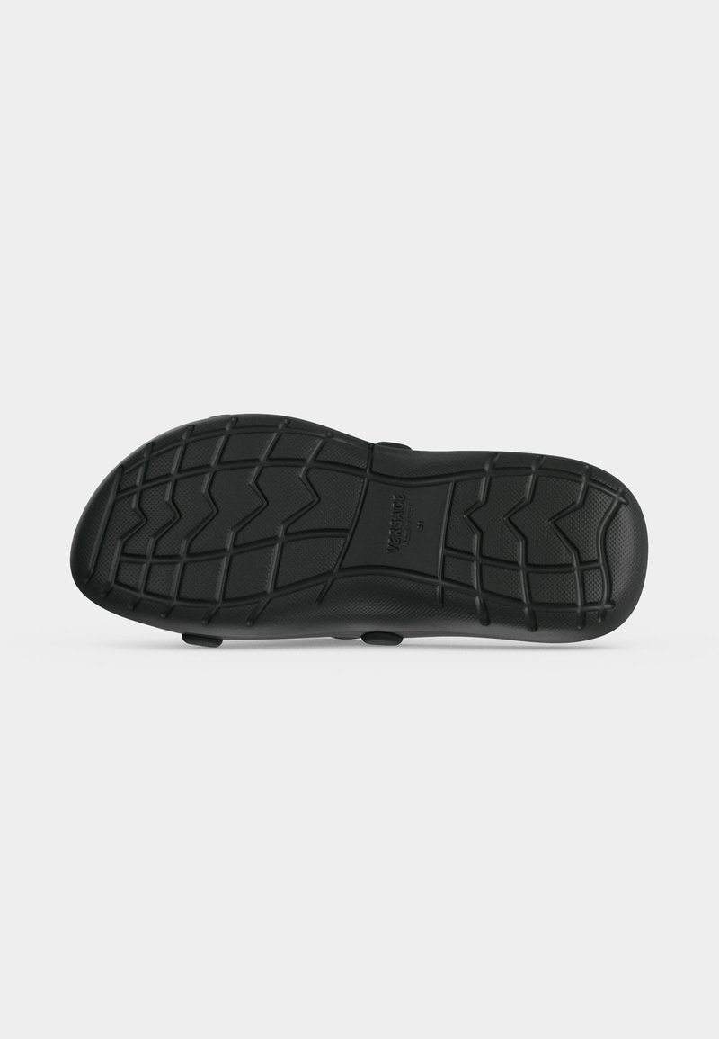 Suola di scarpa nera con motivo a zigzag e a griglia, taglia indicata al centro, su sfondo bianco semplice.
