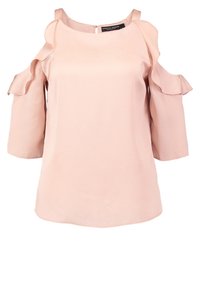 Blusa rosa chiaro con spalle scoperte, dettagli arricciati, maniche corte e una texture liscia. Presenta una chiusura con zip sul retro.