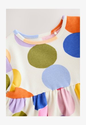 Geripptes Kleid aus Stoff mit rundem Ausschnitt in Weiß, versehen mit großen, mehrfarbigen Polka-Dots in Grün, Blau, Pink, Gelb und Lila.