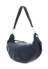 Sac à épaule en cuir marine avec une forme incurvée, une finition texturée, des accents en métal argenté et une fermeture zippée. Logo imprimé sur le devant.