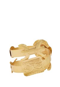 Bransoletka typu cuff w kolorze złotym, z teksturowanym paskiem i wytłoczonym prostokątnym akcentem z stylizowanymi wzorami oraz otwartymi końcami.