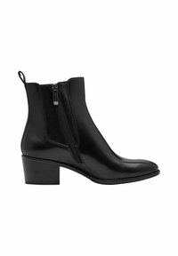 Botín de cuero negro hasta el tobillo con punta redonda, cremallera lateral y un tacón bajo en forma de bloque. Textura suave con acentos de costuras mínimas.