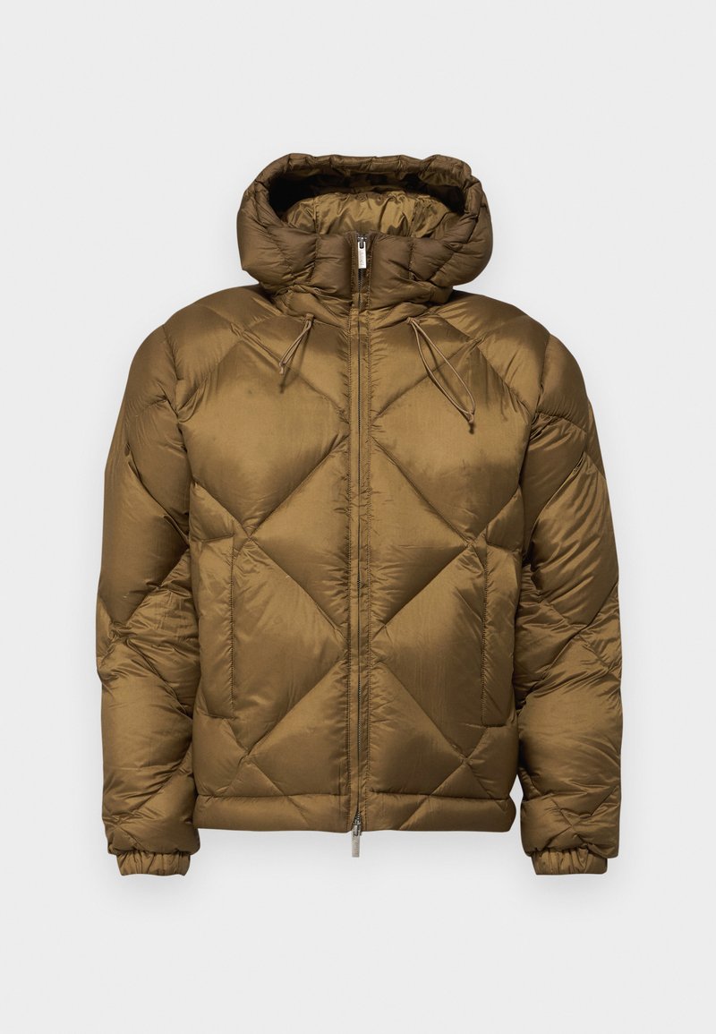 Puffer jacket in olive green, featuring a hood, zip closure, and diamond quilted pattern with drawstrings and elastic cuffs.