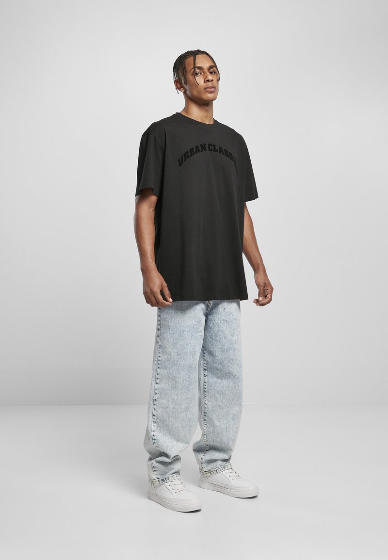 Camiseta Gris Oversized Gate - Urban Classics - S A XXL - Hombre