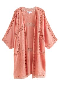 Persikanvärinen kimonomallinen neuletakki, jossa on lyhyet hihat, pitsireunus, teksturoitu kangas ja yksityiskohtaiset kirjailut koko pinnalla.