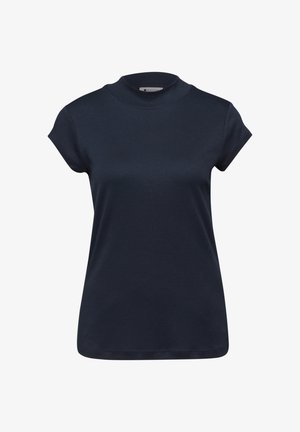 Granatowy, damski top z krótkim rękawem, z wysokim dekoltem typu crew neck i dopasowanym krojem, pokazany na białym tle.