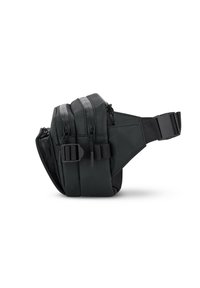 Borsa vita nera con superficie testurizzata, dotata di più scomparti con zip, cinturino regolabile e hardware robusto per una chiusura sicura.