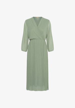 Zelené plisované zavinovací šaty s dlouhými rukávy a výstřihem do V, vyrobené z lehké látky, s plynulou siluetou a strukturovaným designem.