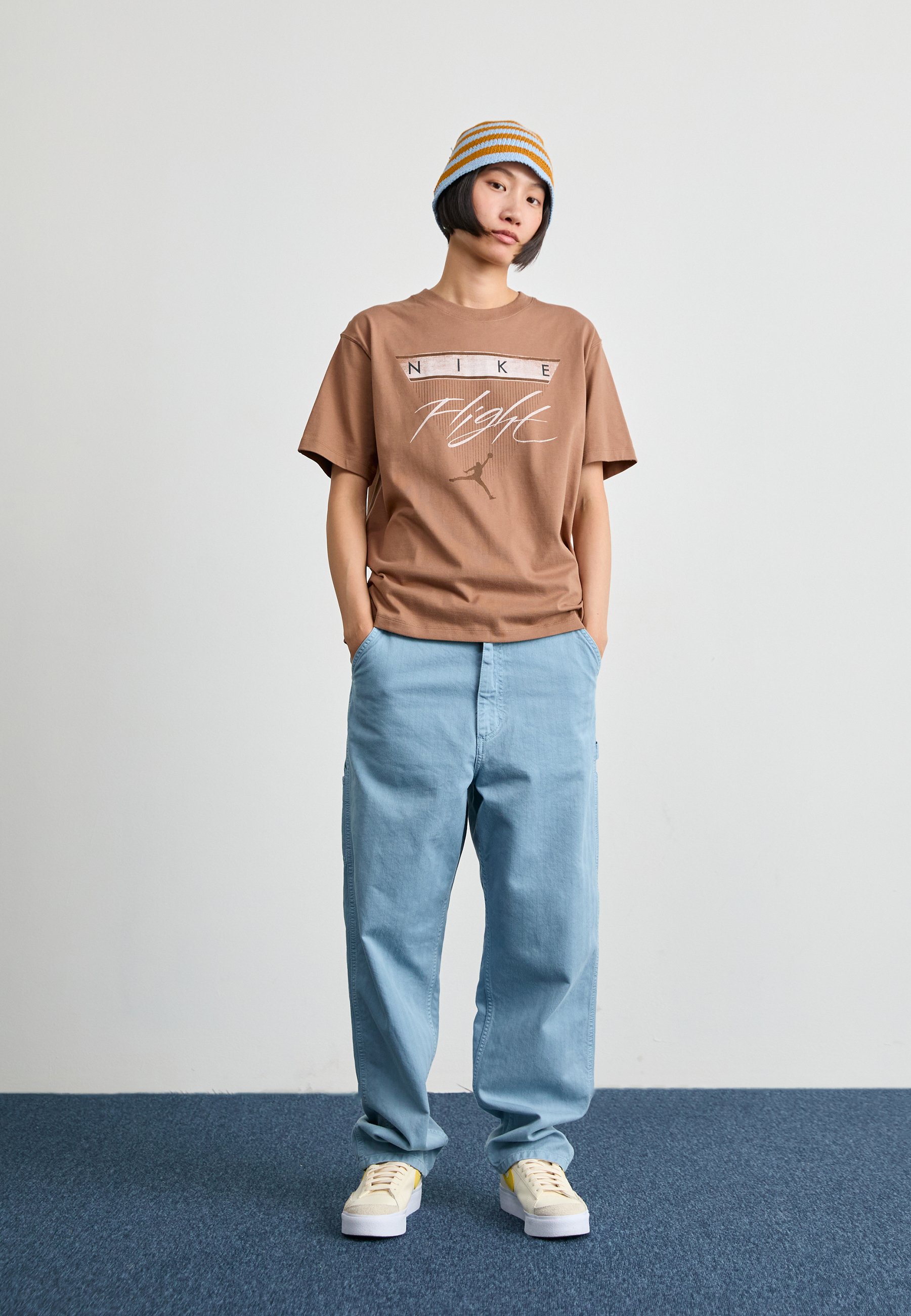 nike archaeo shirt dusty brown