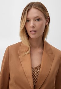 s.Oliver BLACK LABEL MIT TAILLIERTER PASSFORM - Blazer - braun