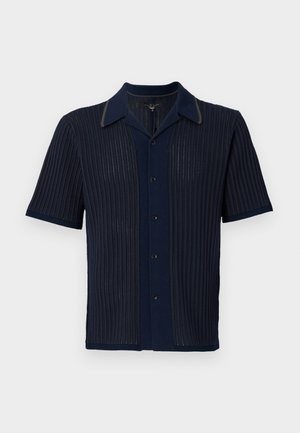 Marineblaues Kurzarmhemd mit strukturiertem Rippdesign, kontrastierendem Kragen und fünf Knöpfen an der Vorderseite.