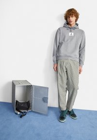 Jordan Sweatshirt - carbon heather