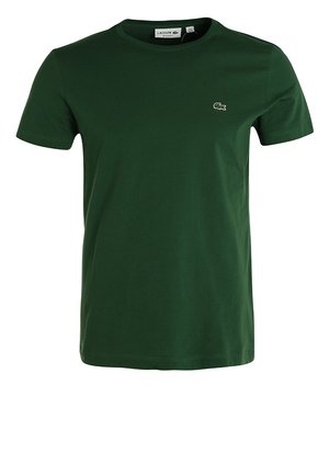 Ciemnozielona koszulka z krótkim rękawem i okrągłym dekoltem, z małym haftowanym logo krokodyla Lacoste na lewej piersi.