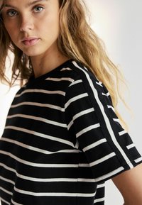 Next HEAVYWEIGHT SHORT SLEEVE CREW NECK STANDARD - Marškinėliai su spaudiniu - black white
