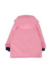 Giacca impermeabile rosa con cappuccio. Presenta polsini elasticizzati blu navy e una superficie liscia e lucida. Design semplice senza motivi aggiuntivi.