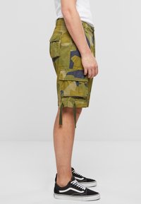 Brandit ACCESSOIRES URBAN LEGEND CARGO  - Šorti - swedish camo
