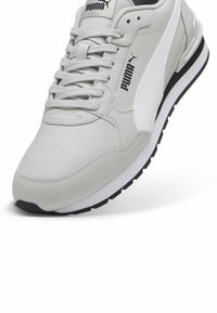 Puma ST RUNNER V4 UNISEX - Tenisice - cool light gray white black