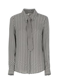 Camicia a maniche lunghe bianca e nera con un motivo geometrico, colletto classico e una cravatta coordinata nella zona del collo.
