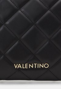 Valentino Bags OCARINA - Torba čez telo - nero
