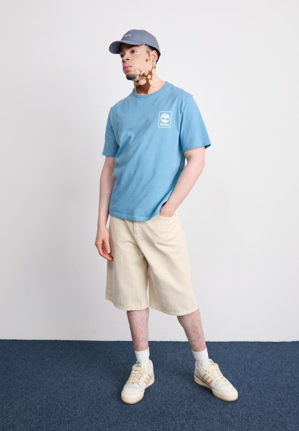 SHORT SLEEVE BOXES GRAPHIC TEE - Basic T-shirt2
