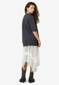 Noisy May OVERSIZE RUNDHALS MIT ROCK'N'ROLL PRINT - Print T-shirt - dunkelbraun