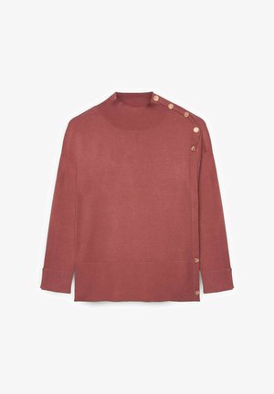 Suéter ajustado de manga larga en rosa desgastado, con cuello alto, textura acanalada y botones decorativos de hardware dorado en el hombro.