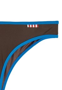 Brązowe majtki bikini z niebieskim elastycznym pasem i szwami. Posiadają małą, paskowaną metkę w kolorze czerwonym i białym. Gładka faktura.