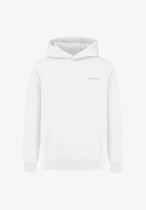 Witte hoodie van zachte stof met een kangoeroezak, geribde manchetten en zoom, en een klein gedrukt logo in lichtbruin op de linkerkant van de borst.