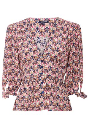 Blouse pour femme avec col en V, boutonnage sur le devant, manches 3/4 bouffantes avec liens, et motif floral multicolore en rose, marine, orange et vert.