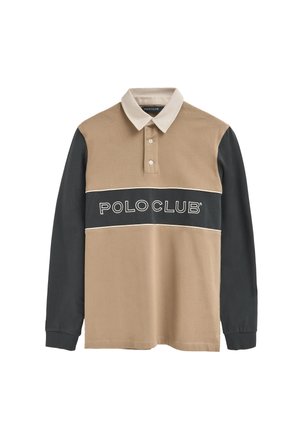 Langærmet polo skjorte i beige og mørkegrå, med en hvid stribe, "POLO CLUB" logo og en kontrastfarvet krave med knapper.