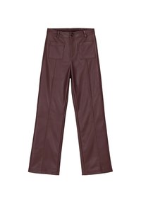 Pantalons en simili cuir marron foncé avec une coupe droite, poches avant plaquées, passants de ceinture et fermeture bouton à l'avant.