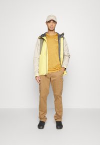 Columbia INNER LIMITS™ II JACKET - Giacca hard shell - golden nugget/stone/ancient fossil