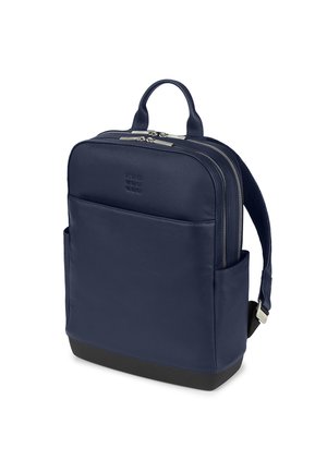 Zaino in pelle blu navy con doppie cerniere, manico superiore, tasca frontale e spallacci imbottiti. Presenta una forma rettangolare elegante e una finitura per anni.