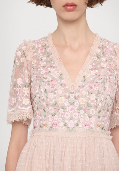 Needle & Thread ROSIE BODICE SHORT SLEEVE V NECK GOWN - Oblačila za posebne priložnosti - pearl pink