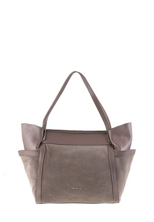 Borsa a spalla in pelle marrone con corpo in suede testurizzato e accentuazioni in pelle liscia. Presenta due tasche laterali e una chiusura centrale.