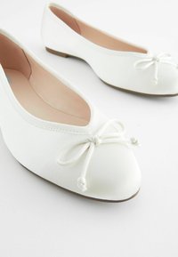 Next WIDE FIT WEDDING SATIN BRIDAL - Baleriinad - ivory white