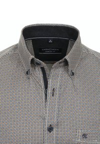 Short-sleeve shirt in patterned fabric. Features a geometric design in navy, orange, and white. Button-down collar with contrasting inner fabric.