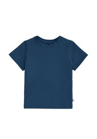 Granatowy t-shirt z krótkim rękawem z diagonalnym wzorem. Miękka tkanina, okrągły dekolt oraz mała metka z logo po boku.