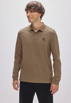 - Koszulka polo