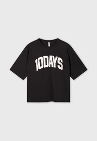 Schwarzes Baumwoll-T-Shirt mit kurzen Ärmeln, das auf der Vorderseite ein großes weißes "10DAYS"-Textdesign aufweist. Lässiger Schnitt, runder Halsausschnitt.