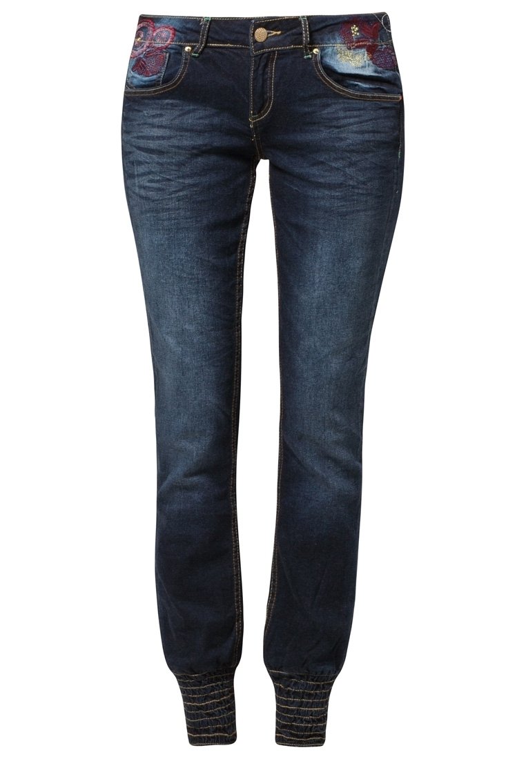 Tumman siniset farkkulegginsit, joissa on elastiset hihnat, kukka-ompelut etutaskuissa ja nappikiinnitys vyötäröllä.