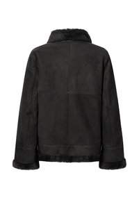 Schwarze Schafslederjacke mit einem plüschigen Kragen, strukturiertem Finish und mit Fell gefütterten Bündchen. Verfügt über eine gerade Silhouette und Nähte.