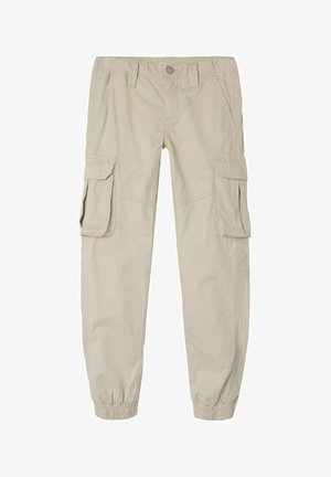 Bež cargo hlače s elastičnim manžetama na gležnjevima, s više bočnih džepova i zatvaranjem struka na gumba. Napravljene od laganog materijala.