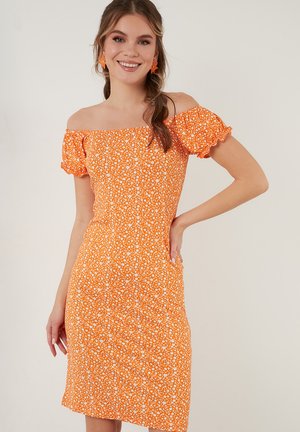 REGULAR FIT - Shift dress - orange